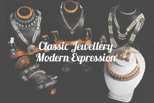 Classic jewellery with modern Bengali ethnic saree styling for festive fashion and cultural celebrations.